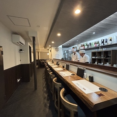 ご友人やご家族とのお食事はもちろん、仕事帰りに職場仲間と少人数での飲み会などにもご利用いただけます。