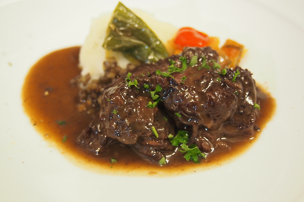 博多和牛ホホ肉の赤ワイン煮込み