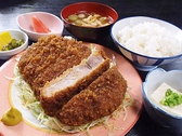ファン多し！！いわ舟名物≪ソースかつ定食(皿盛り・丼ぶり)980円(税込)≫いわ舟名物の厚切りソースかつ！！秘伝の甘酸っぱいソースが食欲をそそります♪ぶ厚いお肉は、とっても柔らかく、ボリューム満点☆定食(皿盛り・丼ぶり)でご注文は、もちろん単品での注文も出来ますので、お気軽にどうぞ♪単品もございます。