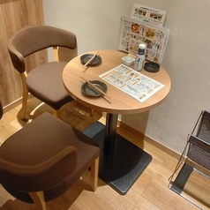 2名様掛けの丸テーブルです。