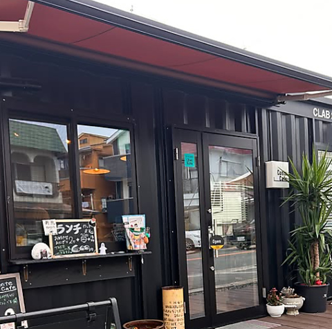 この街の日常に寄り添う、あたたかい雰囲気のカフェ！