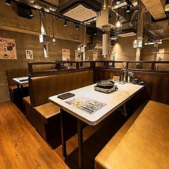 少人数でのご宴会に♪お仕事帰りのふらっと１杯と、旨いジンギスカンを当店でお楽しみください。テーブル席は少人数でのプライベート利用から、会社の大人数宴会まで様々なシーンでご利用いただけます♪