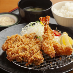 豪華な共演♪サクサク衣が自慢の『海老ロース御膳』の写真