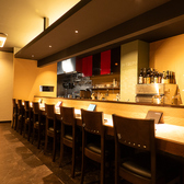 当店にはカウンター席をご用意しておりますので、おひとり様でも大歓迎です。仕事終わりのちょい飲みや、気軽に立ち寄りたい時にぴったりの空間です。お好きなドリンクを片手に、リラックスしたひとときをお過ごしください。