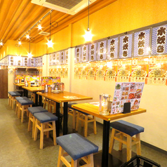 居心地のいいテーブル席☆今日も賑わってますよ！紙屋町東駅で居酒屋をお探しでしたら、とりいちず　広島本通り店にご来店ください◎～大衆居酒屋　とりいちず　広島本通り店～