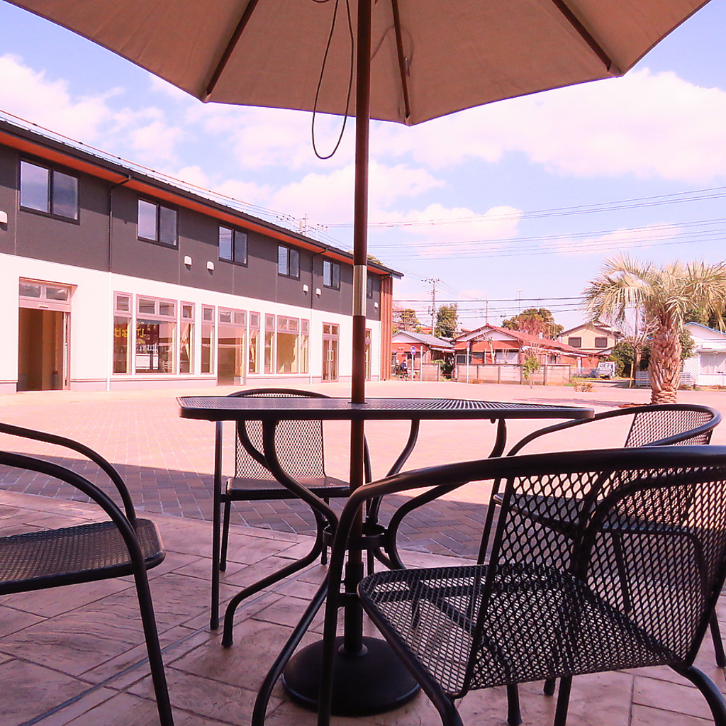 人気のテラス席でランチはいかが？