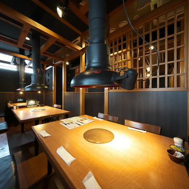 炭火焼肉 あかみうし 小松平面店の雰囲気1