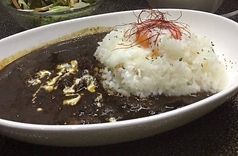 人気メニュー♪黒カレー680円の写真