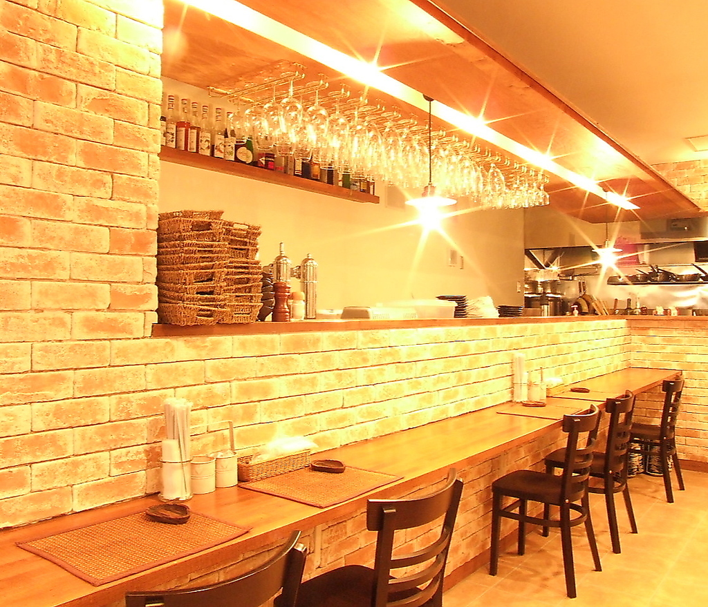 吉祥寺駅より徒歩2分の駅前店。カウンター席もあり、いろんなシーンで楽しめます。