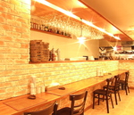 吉祥寺駅より徒歩2分の駅前店。カウンター席もあり、いろんなシーンで楽しめます。