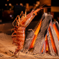 寿司と炉端焼きを一度に楽しめる贅沢コースをご用意。新鮮な旬魚を使った握りや香ばしく焼き上げた魚・肉・野菜の炉端料理が食べ応え十分に堪能できます。飲み放題プランや厳選日本酒・焼酎もセット可能で友人との食事や女子会、会社宴会、接待など、さまざまなシーンで心ゆくまで和の美味しさを味わえるコースです。