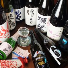 全国の日本酒を豊富に取り揃えております。