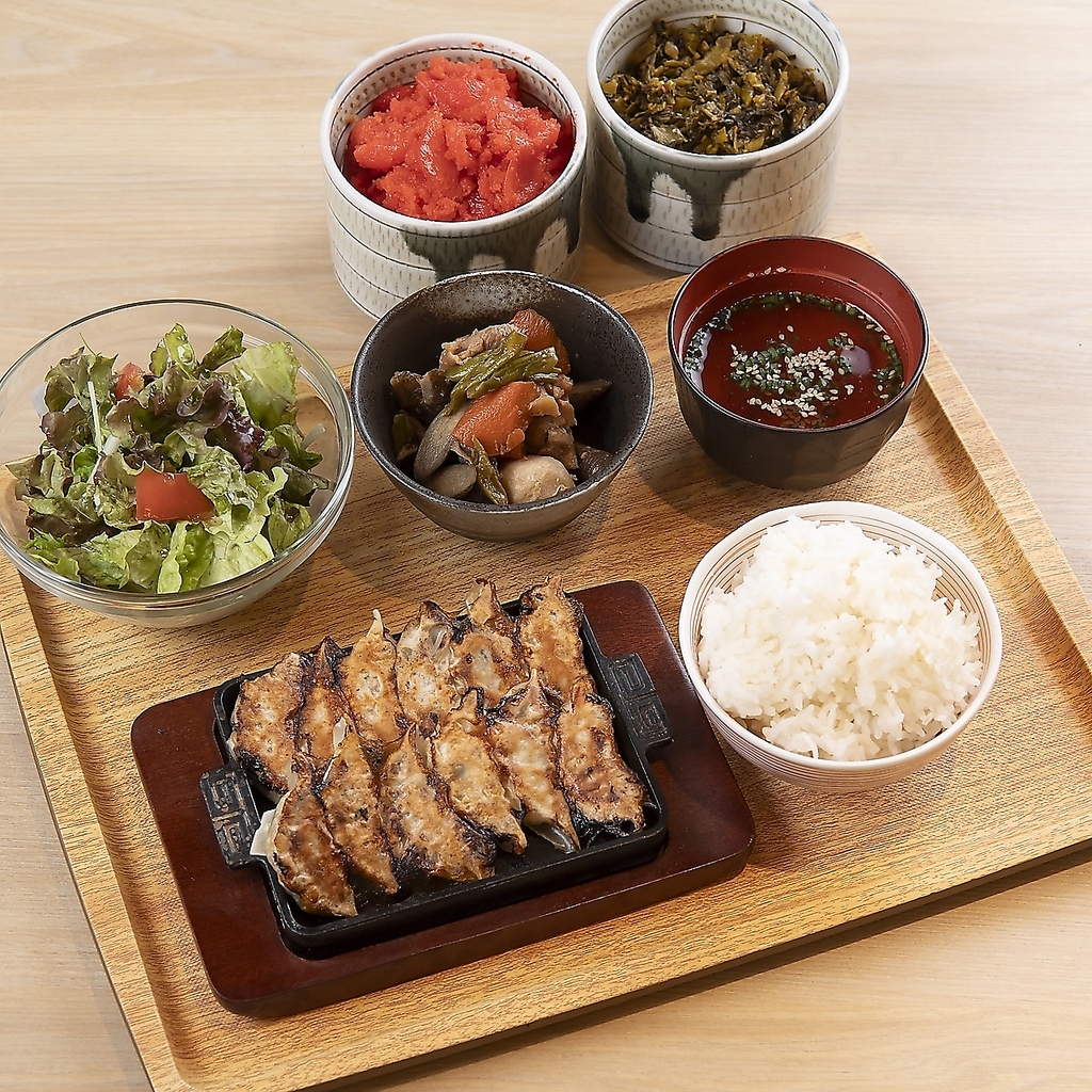 【ランチ】お昼ごはんも博多グルメを満喫☆しっかり食べられる定食をご用意してお待ちしております！