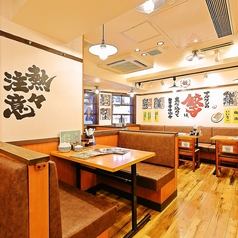 仕事帰りの飲み会・女子会などにおすすめのテーブル席! ※写真は系列店