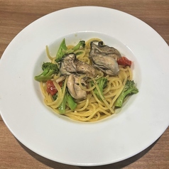 牡蠣とブロッコリーのアンチョビバターソースパスタ