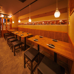 まったりとお話するのもワイワイ盛り上がるのも使い方はお客様次第！おしゃれな店内となっておりますので周りを気にせずお楽しみいただけます！お席のご要望などございましたらお気軽にお電話でお問い合わせくださいませ！(溝の口 個室 牛タン 焼き鳥 肉寿司 飲み放題 デート 宴会コース 記念日 接待 宴会)