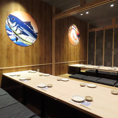 【最大56名様までご利用可能】＜10名以上・20名以上・30名以上用途に応じた個室有＞掘りごたつのお座敷をはじめ、人数や用途に合わせたお席をご用意可能です。各種会社宴会や、同窓会、二次会など様々なシーンにご利用いただけます。大人数でのご宴会や貸し切りもお気軽にご相談ください。