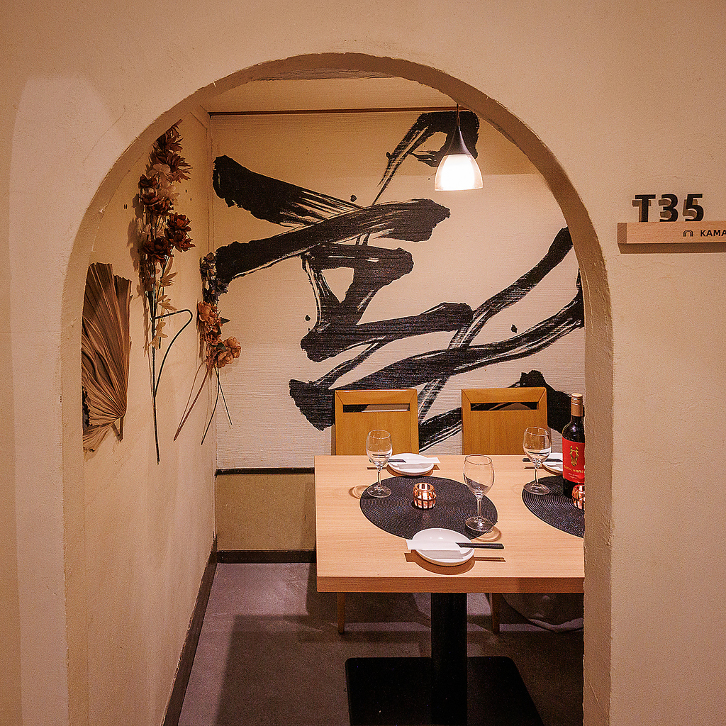 極上の和を感じさせる全室個室でのおもてなし致します。接待にも最適です。