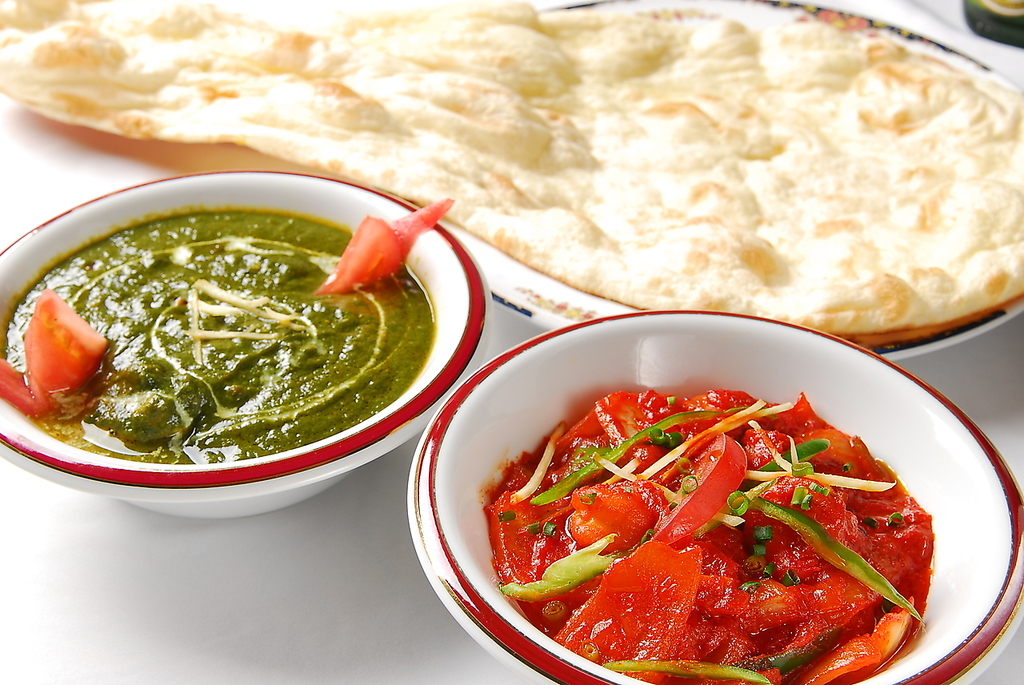 焼きたてナンと20種類ものスパイスを使用したカレーがご堪能いただけます♪お得な食べ放題もあります