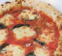 本格石窯で作ったピザは感動の食感♪