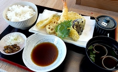 衣はサクサク、中はジューシーな天ぷらに大満足！