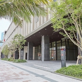 ホテルコレクティブの駐車場をご利用いただけます。お車でお越しのお客様も、駐車場の心配なくご来店いただけます。お食事をゆっくりと楽しんでいただけますので、お気軽にスタッフまでお申し付けください。レストランご利用のお客様は3時間無料でご利用いただけます。