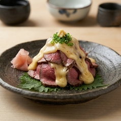 肉×チーズのロービーさんかく盛り