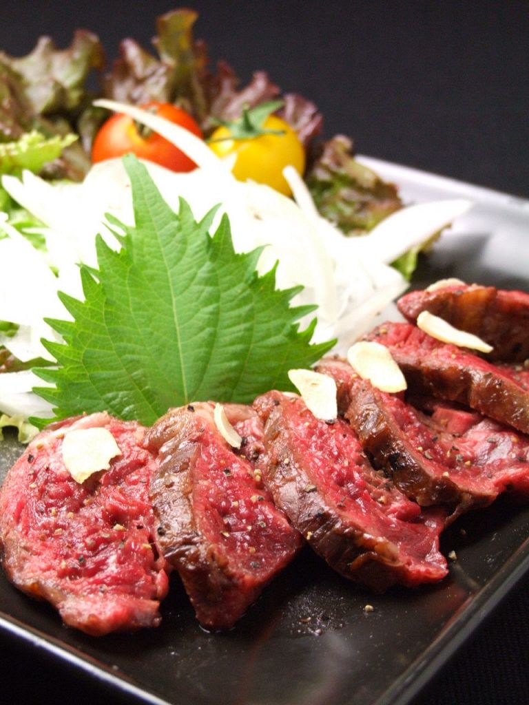 特選黒毛和牛サガリステーキ。アラカルトメニューにも徹底的にこだわり抜くのがこばやし流！