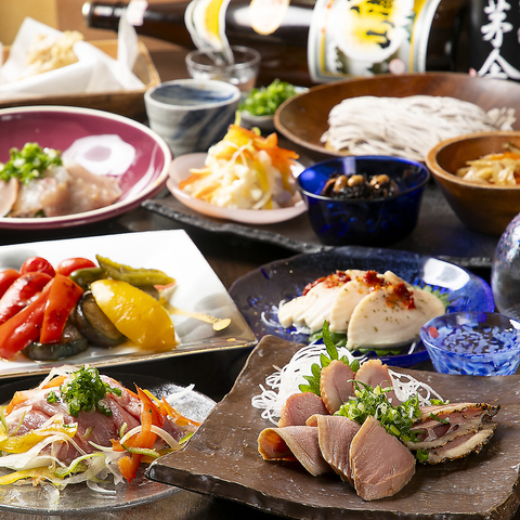 【久保田や八海山など有名日本酒含150種飲放あります。京野菜と鴨と手打ちそば