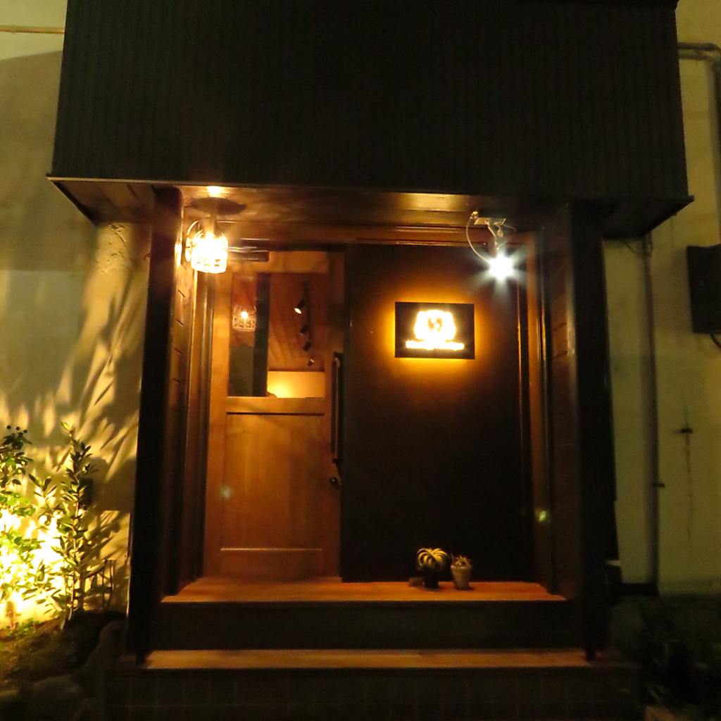 当店はＪＲ郡山駅中央口より徒歩約10分うすい通りより徒歩1分。店頭にあるの大きな『樽』が目印です