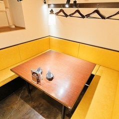 半個室エリアはソファーでゆったりとくつろげるお席もご用意♪気の知れたお仲間やご友人、ご家族利用等幅広くお楽しみいただけます☆