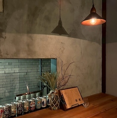 木のぬくもり感じるカウンター