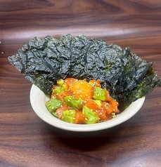 サーモンユッケ