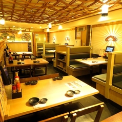 様々な人数でご利用可能な広々としたテーブル席をご用意しております。