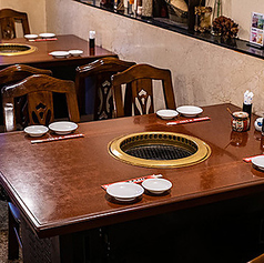 広々としたテーブルで、ゆったりと焼肉を食べたり、飲み放題をお楽しみいただけます☆