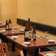 【6名様用テーブル】少人数での宴会も大歓迎のお店です。バラエティ豊かなメニューをご用意して皆様をお待ちしております。中華好きのお仲間を集めての飲み会や女子会にご利用ください。ご予約をお待ちしております。