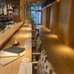 おひとりさまも大歓迎！広々としたカウンター席もご用意しております