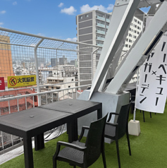 当店は座ってくつろげるテーブル席を多数ご用意しています。お料理をゆっくり味わいたい方や、会話を楽しみたい方におすすめです。落ち着いた空間で、美味しいお酒と料理を心ゆくまでお楽しみください。