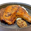 料理メニュー写真&nbsp;骨付き鶏モモ肉のロースト