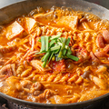 料理メニュー写真&nbsp;プデチゲ（韓国部隊鍋）