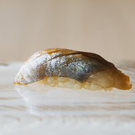 全国から選び抜いた新鮮なネタを熟練の職人が握ります