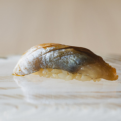 全国から選び抜いた新鮮なネタを熟練の職人が握ります