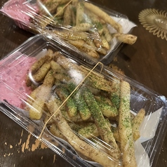 フライドポテト焼きそば仕立て 紅生姜タルタル屋台風