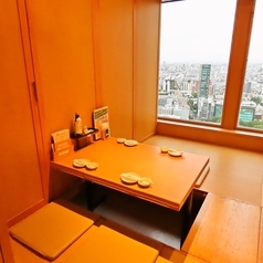 4名様でご利用いただける掘りごたつ個室は接待、会食に最適です。上質な個室は高級感を演出。旬の食材を使った四季を感じる料理をご堪能しながら大切な日をお過ごしください。