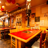 昭和レトロな雰囲気の店内。懐かしのレコードなども