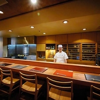 【穏やかで温かみのある店内空間♪】