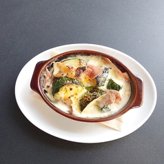 チーズまみれのズッキーニ炭火焼き