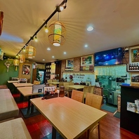 充実のテーブル席で仲間と楽しい宴会をどうぞ♪