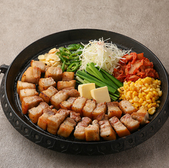 サムギョプサル×食べ放題韓国バル　サラン　梅田東通り店の写真2