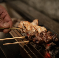 こだわりの鶏、炭で焼き上げた本格炭火焼鳥